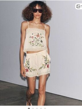 ZARA 100% Cotton Embroidered Shorts in Ecru Size Medium